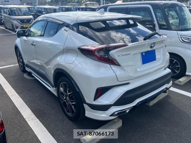 Toyota C-HR 2017-12 8883409-9