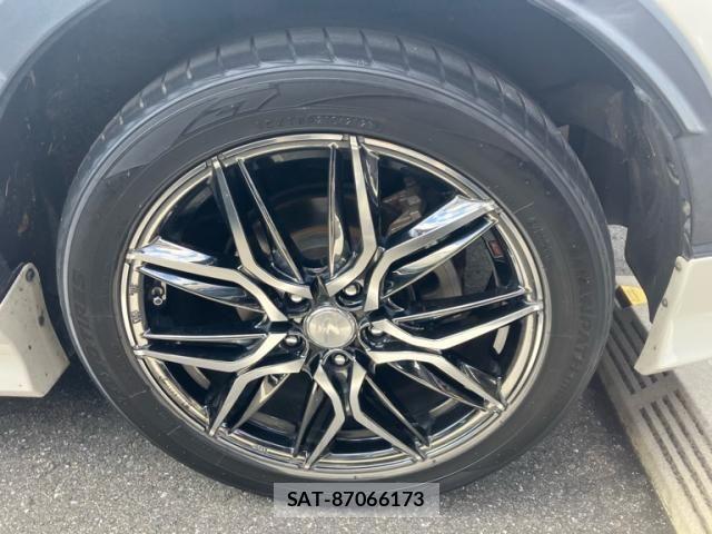 Toyota C-HR 2017-12 8883409-10