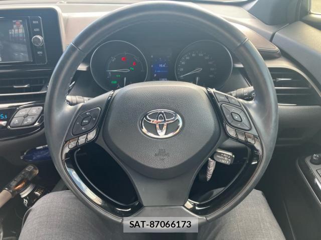 Toyota C-HR 2017-12 8883409-12