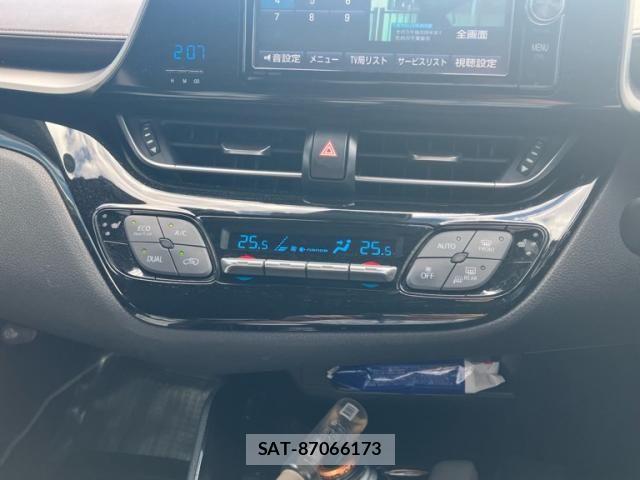 Toyota C-HR 2017-12 8883409-16