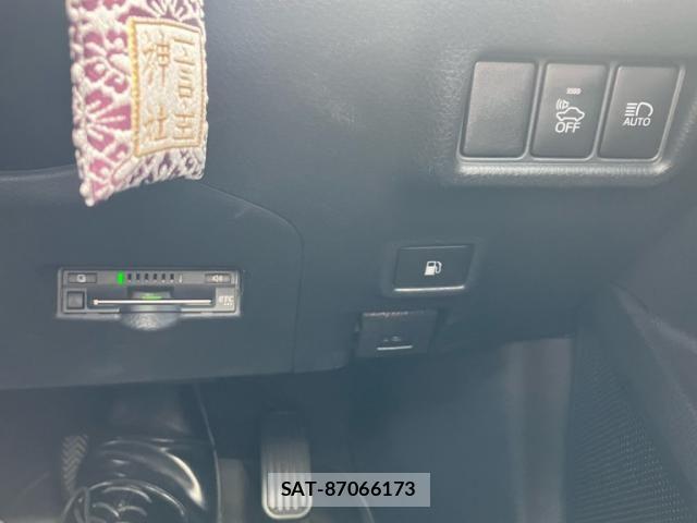 Toyota C-HR 2017-12 8883409-18