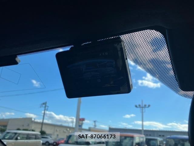Toyota C-HR 2017-12 8883409-19