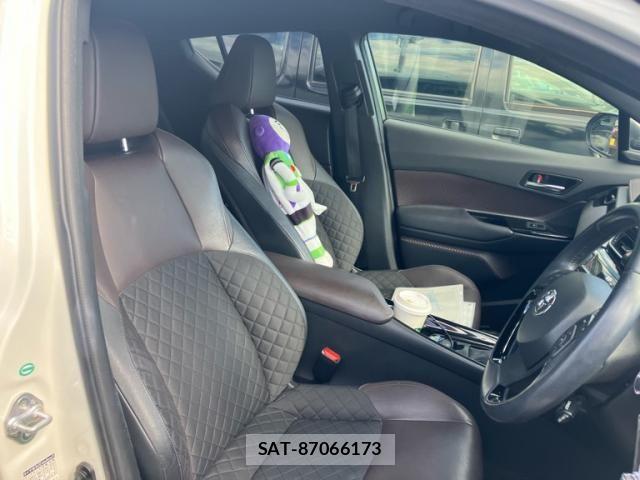 Toyota C-HR 2017-12 8883409-21