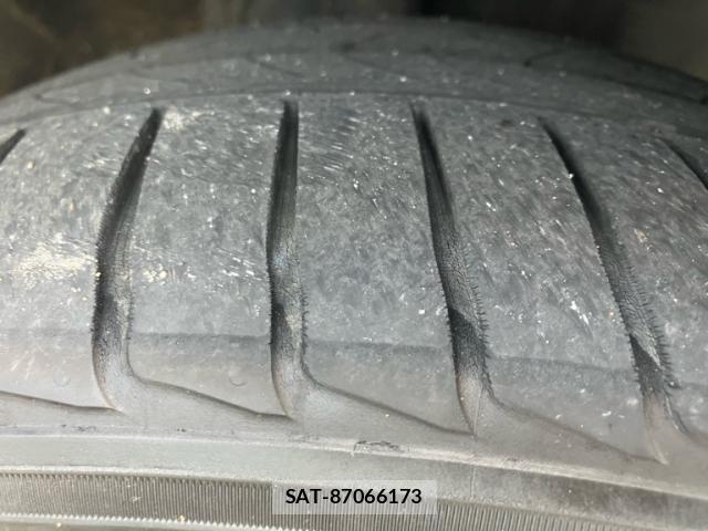 Toyota C-HR 2017-12 8883409-5