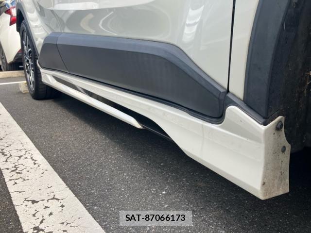 Toyota C-HR 2017-12 8883409-6