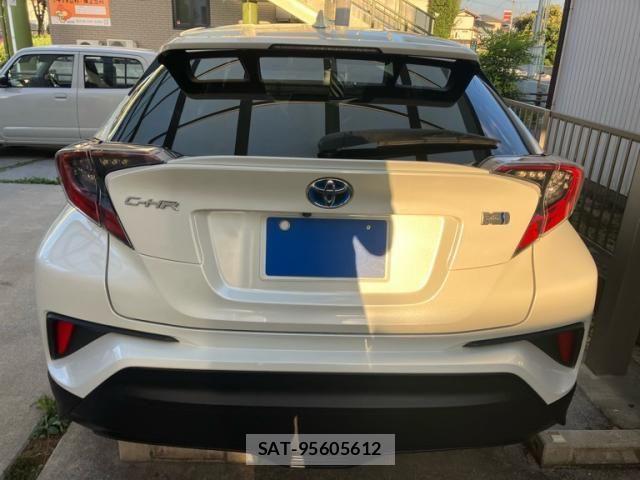 Toyota C-HR 2017-04 8883407-2