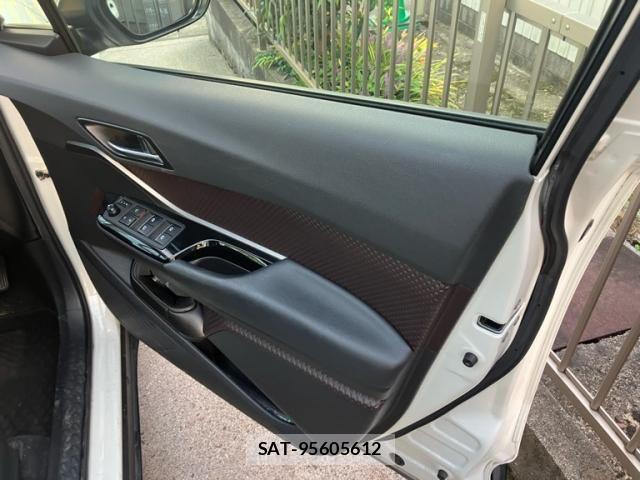 Toyota C-HR 2017-04 8883407-3