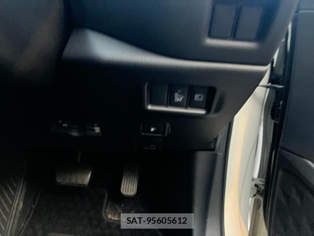 Toyota C-HR 2017-04 8883407-7