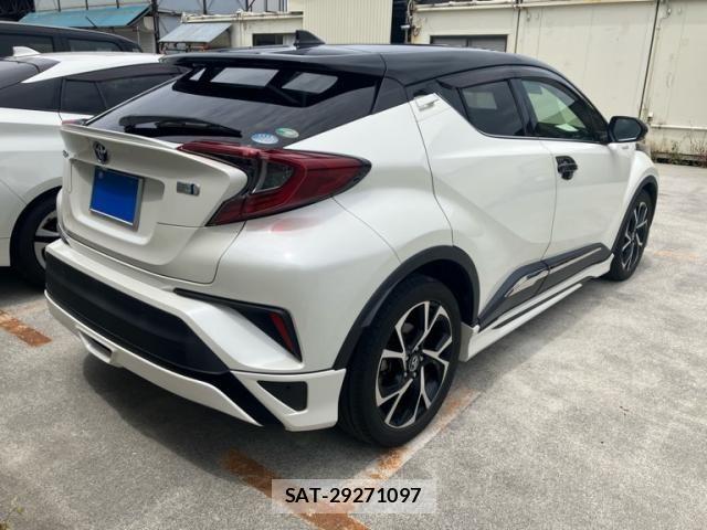 Toyota C-HR 2019-02 8883408-9