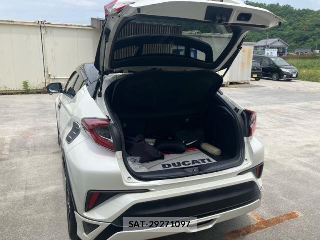 Toyota C-HR 2019-02 8883408-10