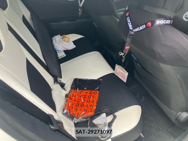 Toyota C-HR 2019-02 8883408-11