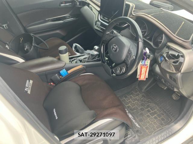Toyota C-HR 2019-02 8883408-15