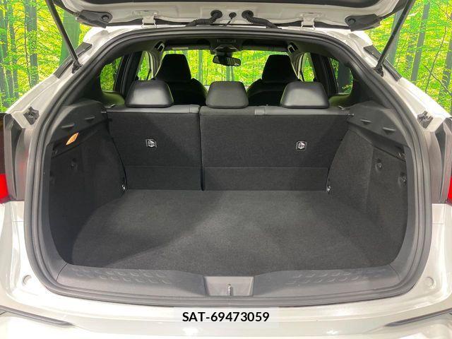 Toyota C-HR 2021-10 8883404-9