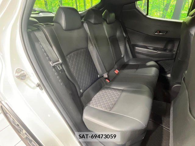 Toyota C-HR 2021-10 8883404-8