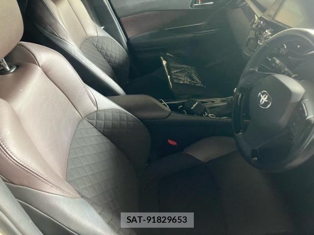 Toyota C-HR 2017-08 8883410-11