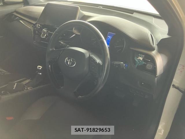Toyota C-HR 2017-08 8883410-14