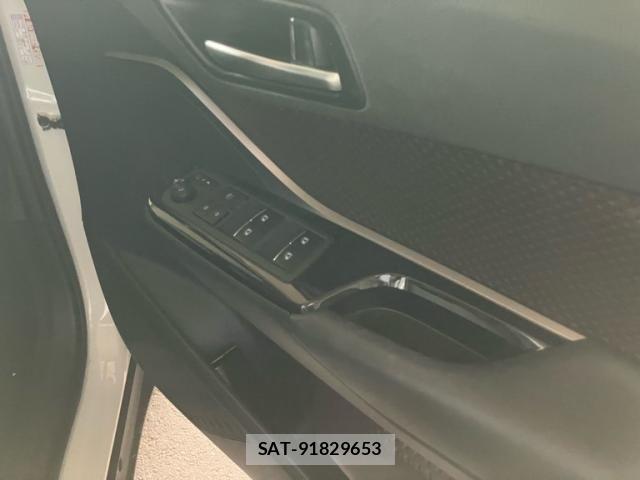 Toyota C-HR 2017-08 8883410-15