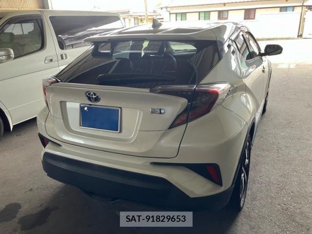 Toyota C-HR 2017-08 8883410-3