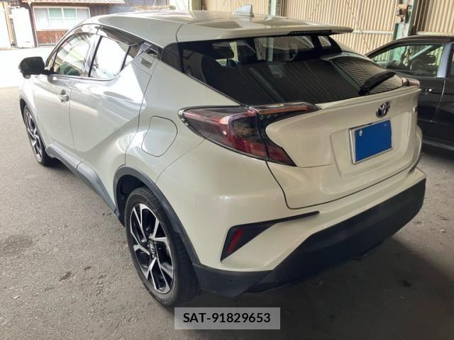Toyota C-HR 2017-08 8883410-4