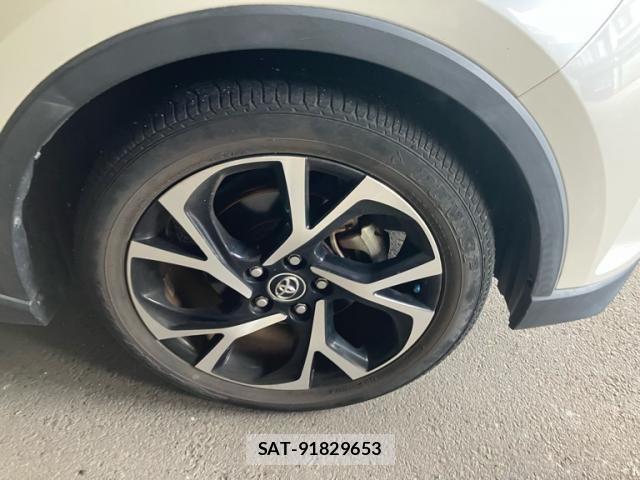 Toyota C-HR 2017-08 8883410-5