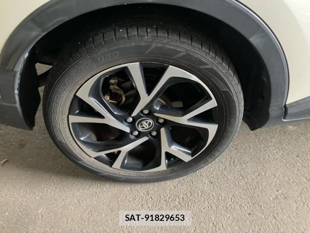 Toyota C-HR 2017-08 8883410-6