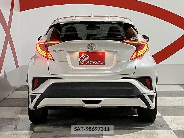 Toyota C-HR 2017-04 3713646-2