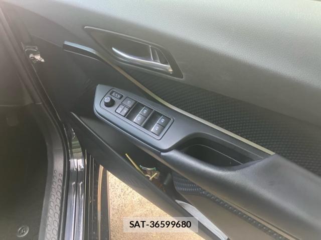 Toyota C-HR 2017-09 6611031-11