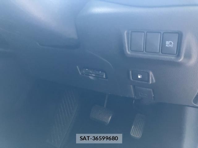 Toyota C-HR 2017-09 6611031-12
