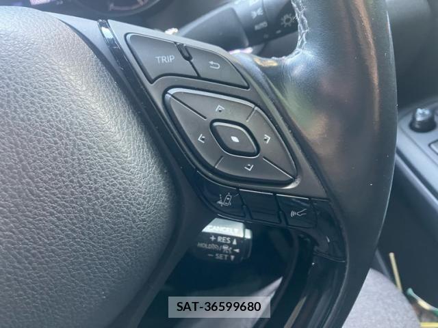 Toyota C-HR 2017-09 6611031-16