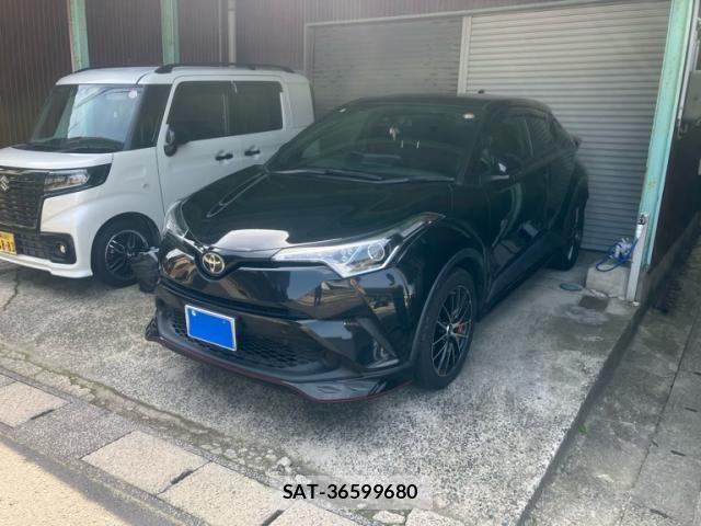 Toyota C-HR 2017-09 6611031-1