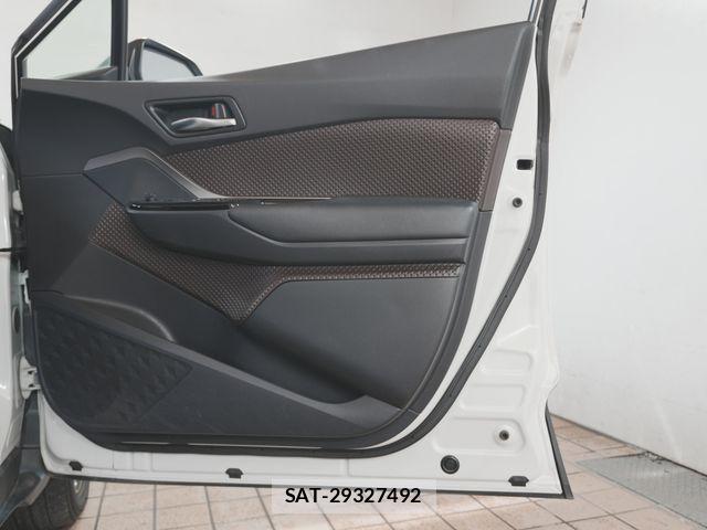 Toyota C-HR 2017-06 6641347-21
