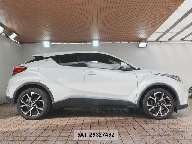 Toyota C-HR 2017-06 6641347-26