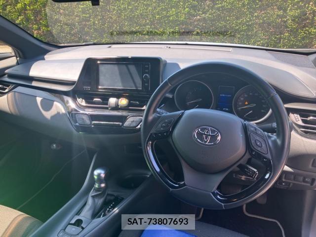 Toyota C-HR 2018-02 6903226-14