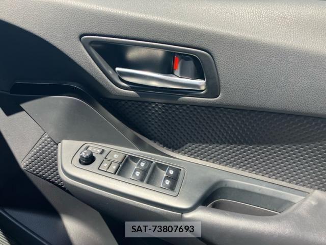 Toyota C-HR 2018-02 6903226-19