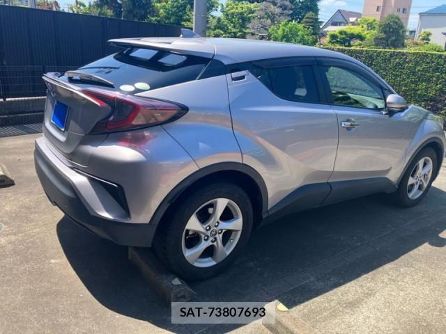 Toyota C-HR 2018-02 6903226-2