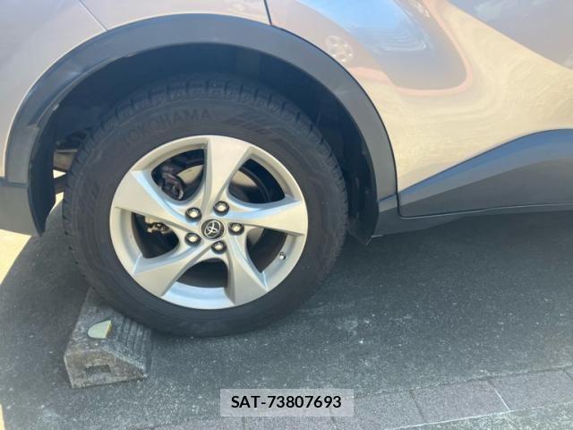 Toyota C-HR 2018-02 6903226-8