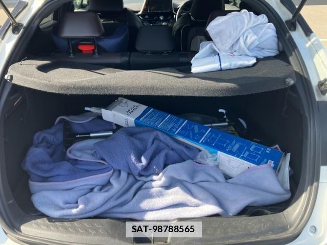 Toyota C-HR 2018-03 6903230-8