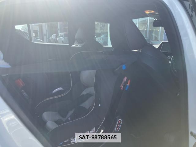 Toyota C-HR 2018-03 6903230-14