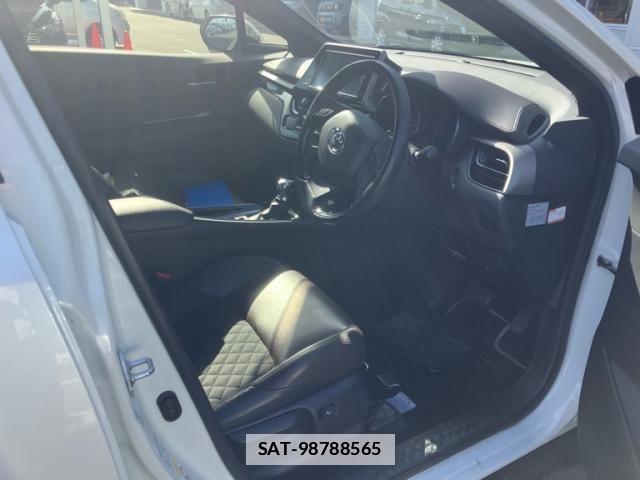 Toyota C-HR 2018-03 6903230-15