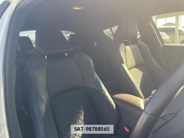 Toyota C-HR 2018-03 6903230-16