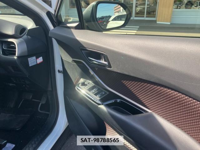Toyota C-HR 2018-03 6903230-17