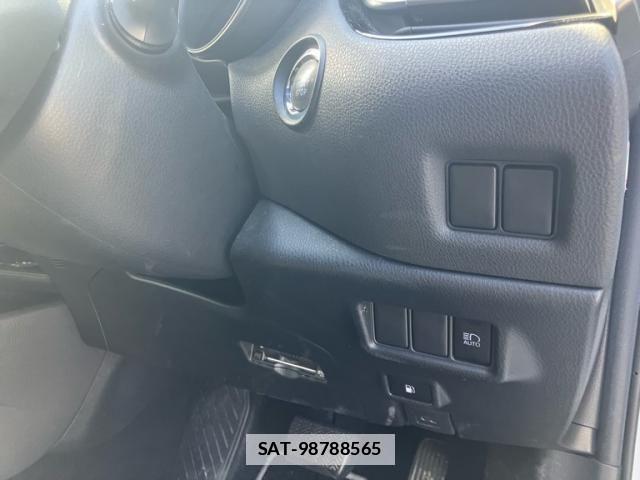 Toyota C-HR 2018-03 6903230-19