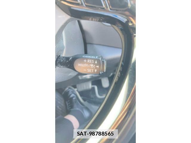 Toyota C-HR 2018-03 6903230-23