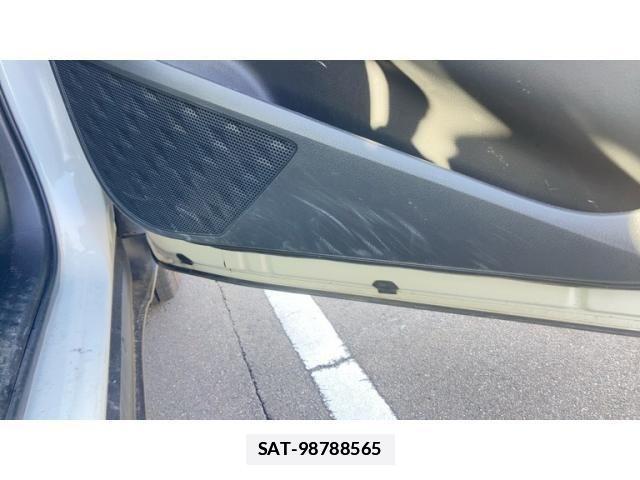 Toyota C-HR 2018-03 6903230-24