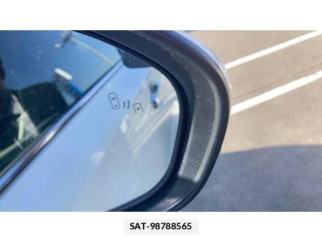 Toyota C-HR 2018-03 6903230-25