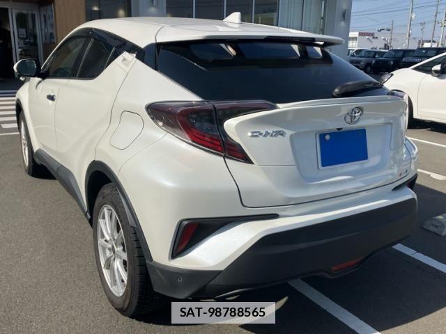 Toyota C-HR 2018-03 6903230-5