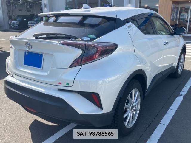 Toyota C-HR 2018-03 6903230-6