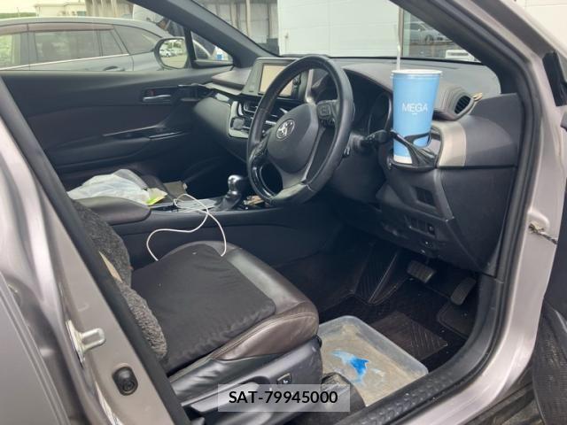 Toyota C-HR 2017-04 6992132-11
