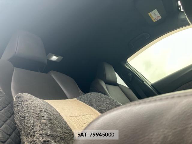 Toyota C-HR 2017-04 6992132-14