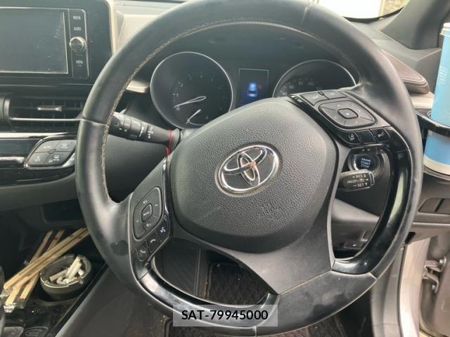 Toyota C-HR 2017-04 6992132-16